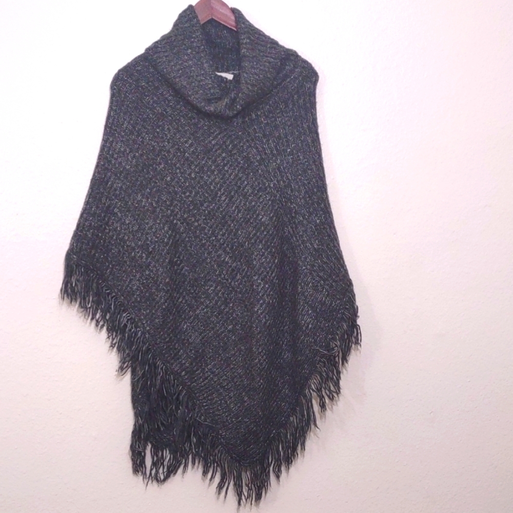 SLIGHTLY USED ONETHELAND PONCHO DARK GRAY SIZE MEDIUM 100% ACRYLIC